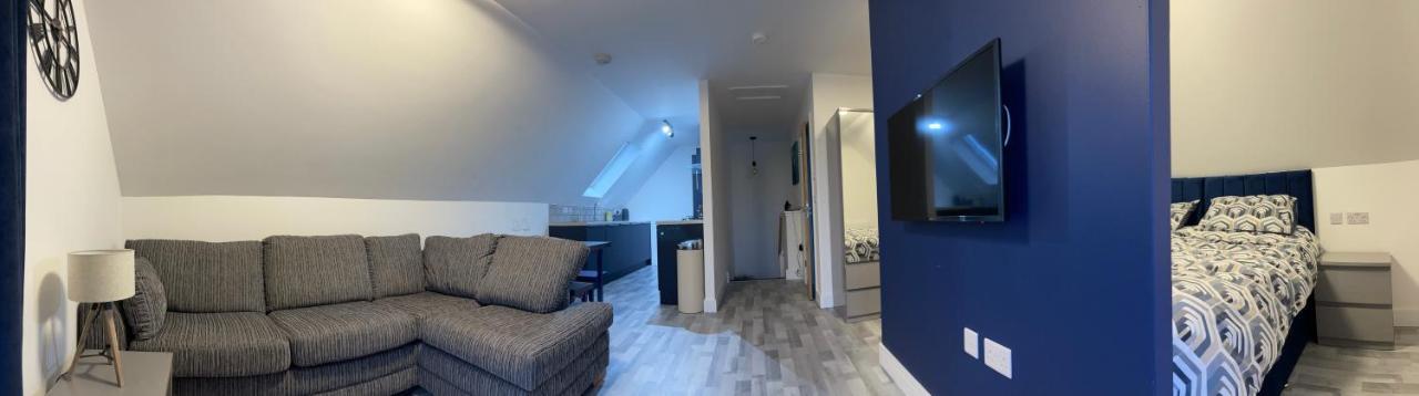 Lochside Loft - Self Catering Apartment For 2 In A Great Location For Inverness Airport And Both Cabot Highlands & Nairn Golf Courses Екстериор снимка