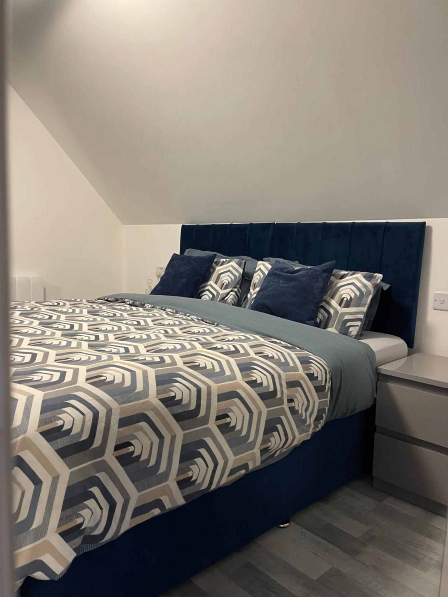 Lochside Loft - Self Catering Apartment For 2 In A Great Location For Inverness Airport And Both Cabot Highlands & Nairn Golf Courses Екстериор снимка