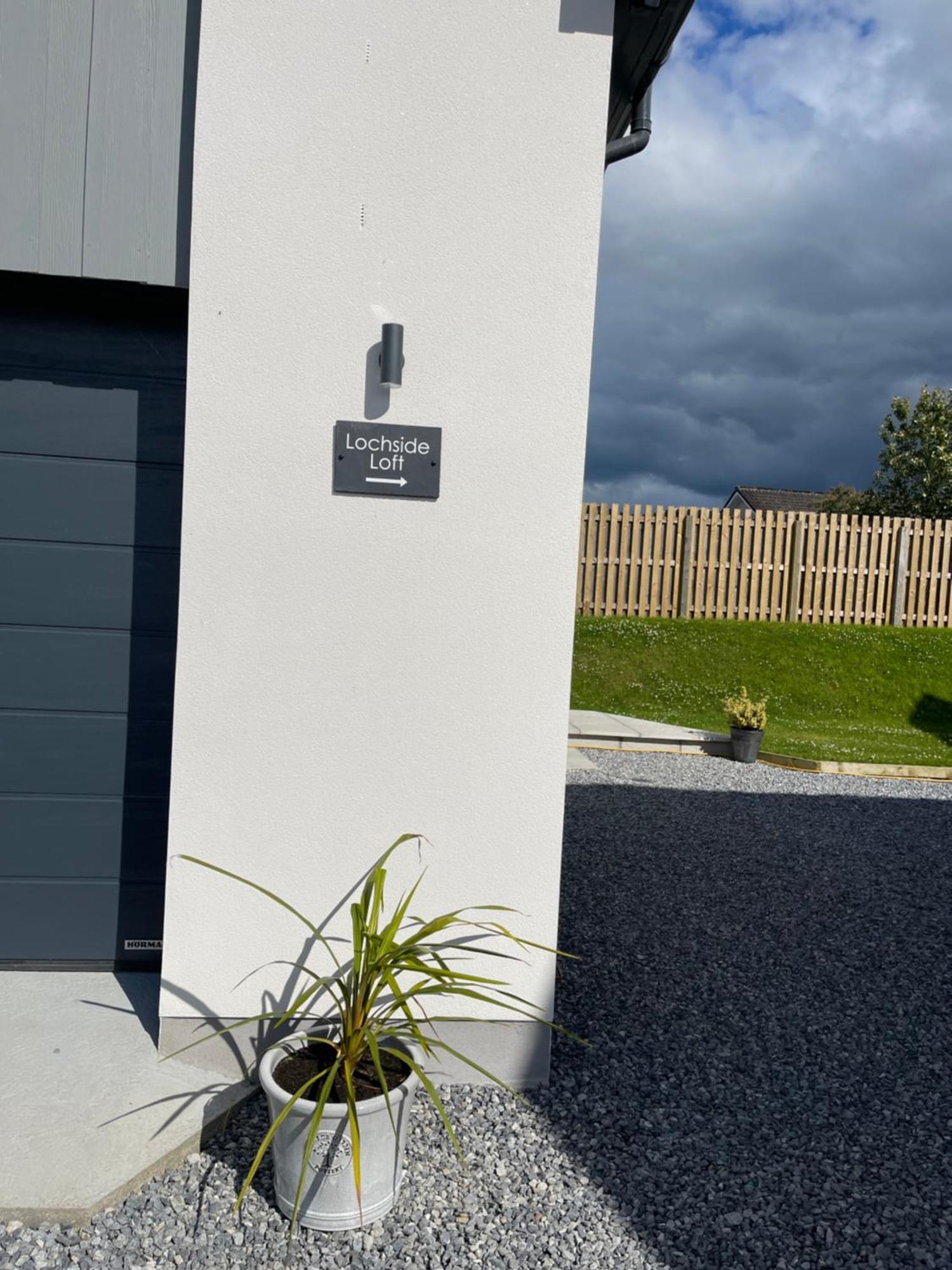 Lochside Loft - Self Catering Apartment For 2 In A Great Location For Inverness Airport And Both Cabot Highlands & Nairn Golf Courses Екстериор снимка